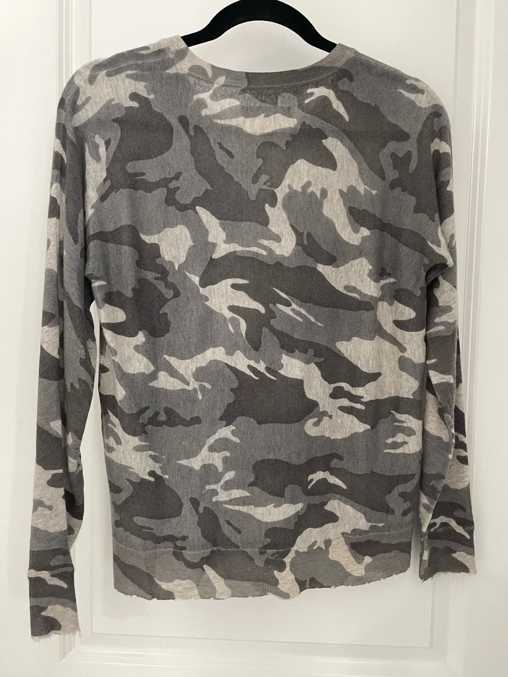 Zadig & Voltaire 100% Cashmere Crisp Camou Lightweight Sweater. 14